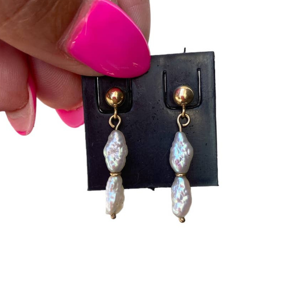 Vintage 14k Yellow Gold Baroque Dainty Freshwater Pearl Stud Dangle Earrings - Picture 4 of 4